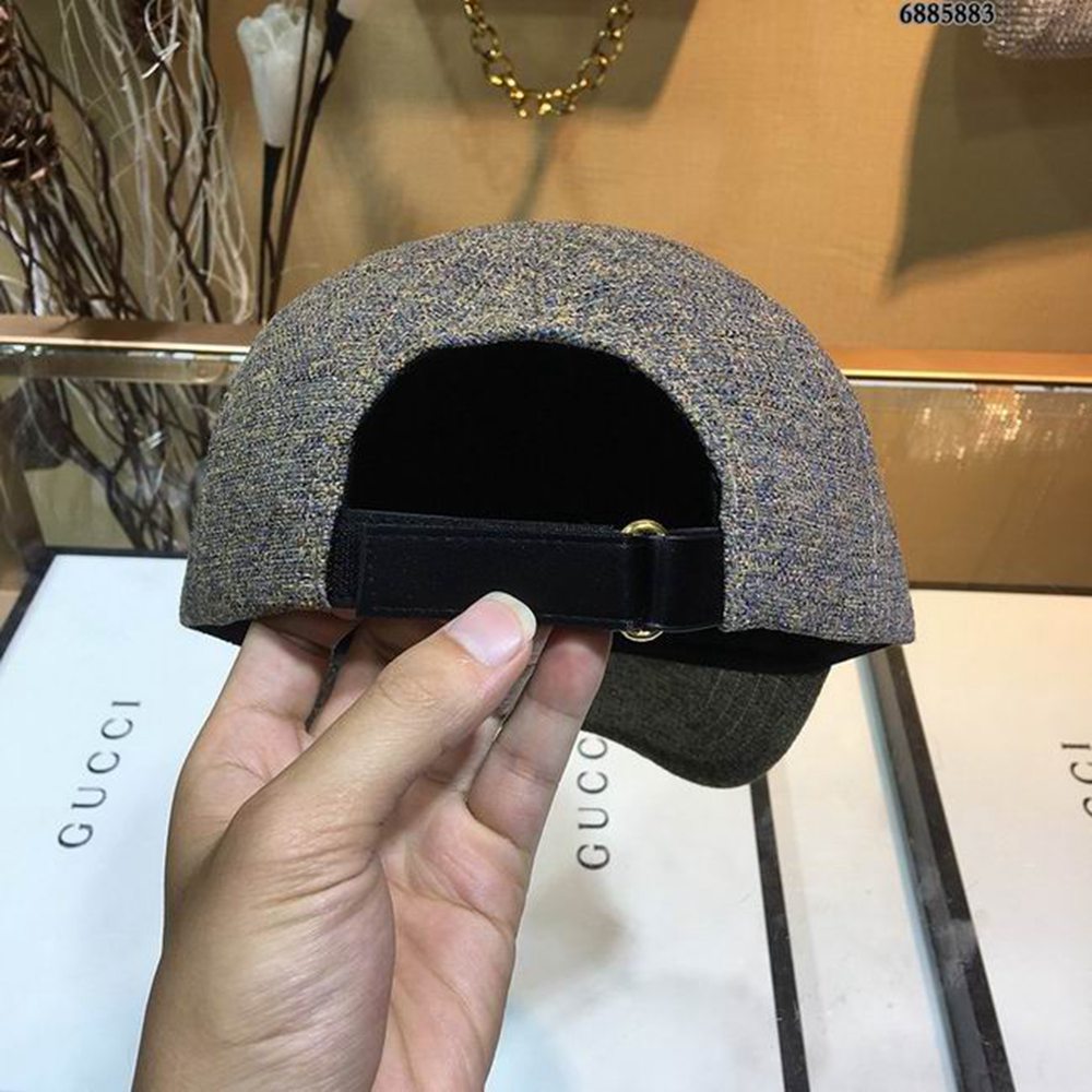 Ba*len*cia*ga hat
